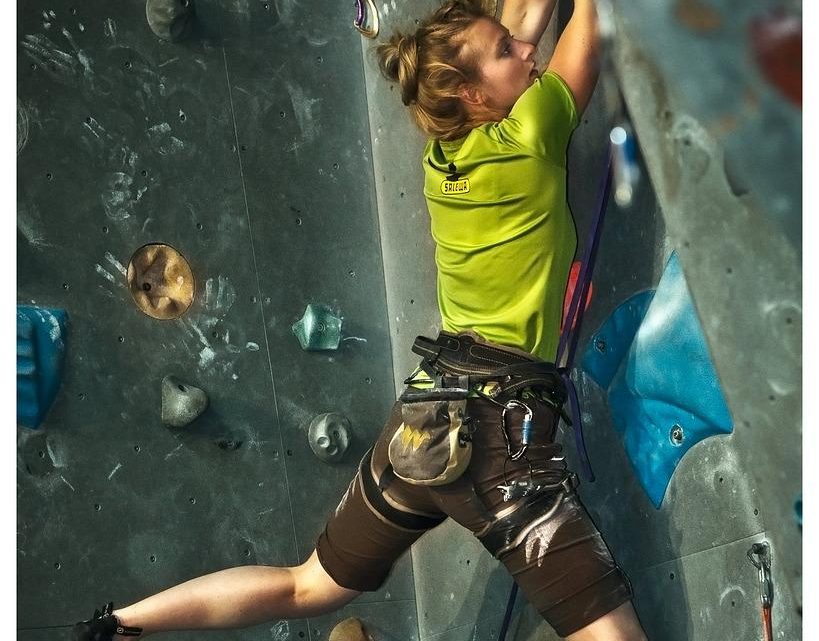 Renforcer la cohésion de votre équipe avec un stage en salle d’escalade de bloc