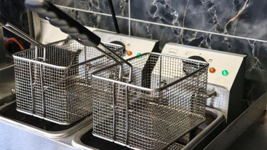 L’efficacité de la friteuse gaz pour chauffer des pièces volumineuses.