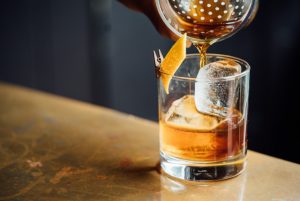 Verre de whisky avec un glaçon