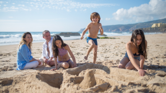 Conseils pour des Vacances sans Stress avec un Bébé : Ce qu’il ne Faut Pas Oublier